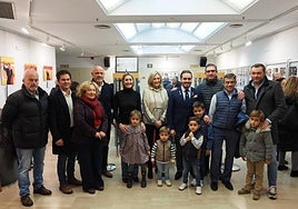 Participantes en la inauguración de la exposición taurina.