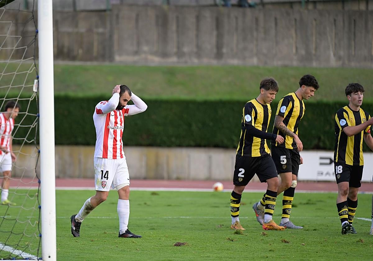 Lupu se lamenta en un momento del partido ante el Basconia.