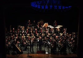 Actuación de la Banda Municipal de Música de Calahorra con el trombonista Miguel Tantos, el viernes en el teatro Ideal. .