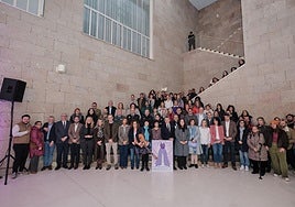Foto de familia en el Ayuntamiento este martes.