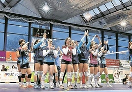 Celebración de las jugadoras del Ocisa Haro Rioja Voley en una imagen de archivo.