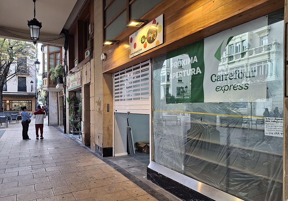El local donde el 5 de diciembre abrirá un Carrefour Express en el número 19 de la calle Portales de Logroño.