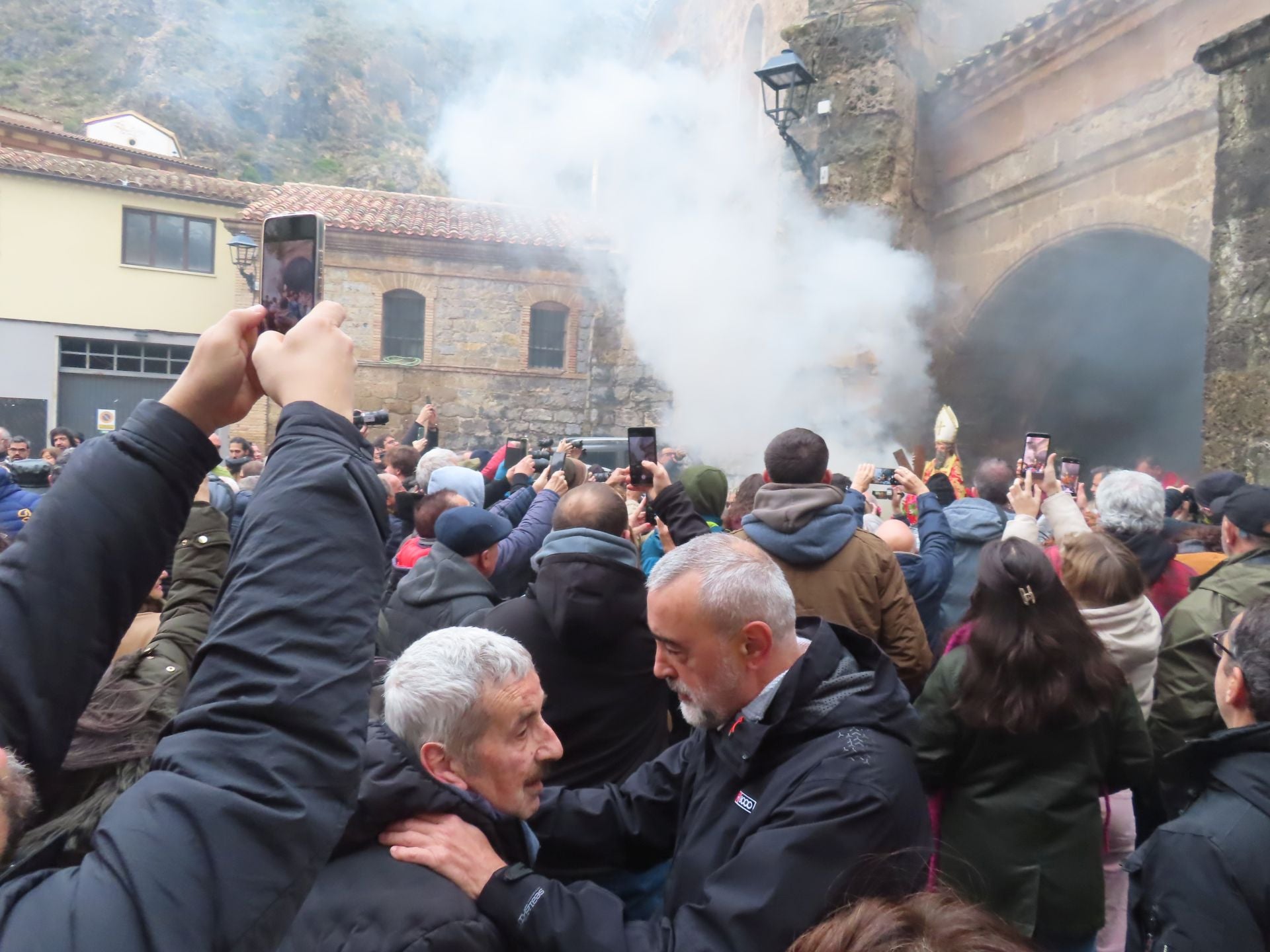 Arnedillo celebra la procesión del humo