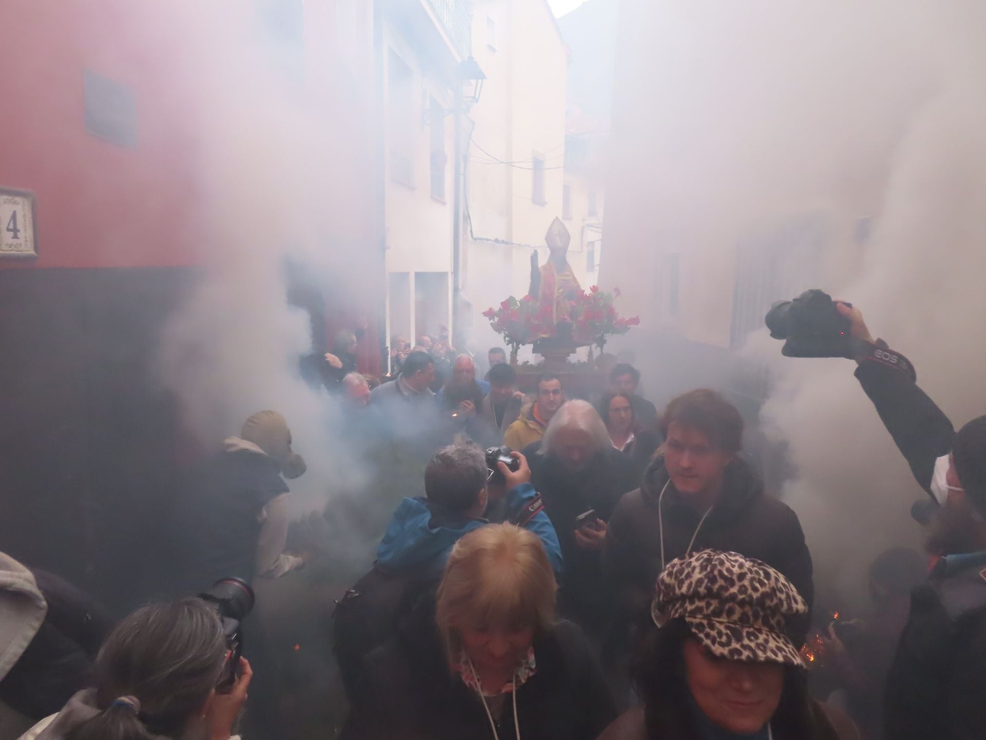 Arnedillo celebra la procesión del humo