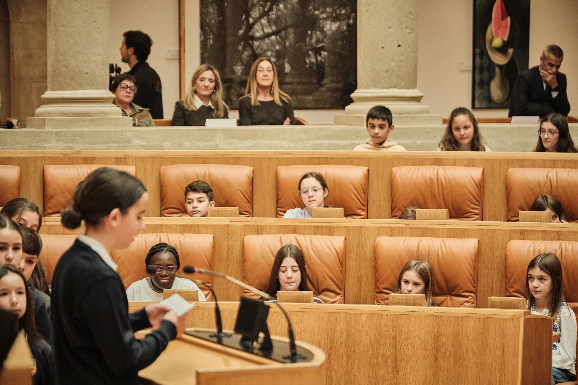 Escolares riojanos leen la Constitución en el Parlamento de La Rioja