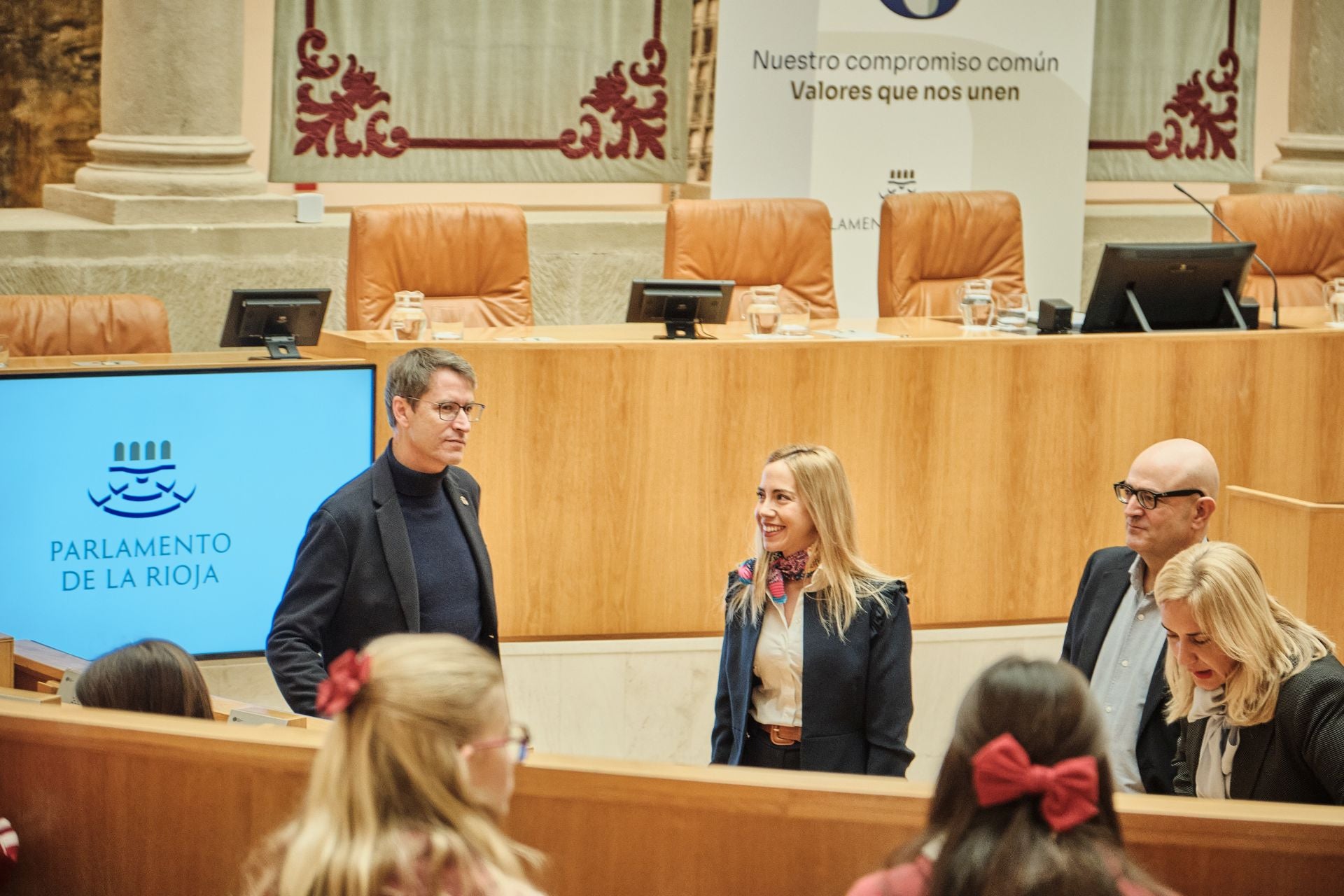 Escolares riojanos leen la Constitución en el Parlamento de La Rioja