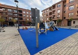 Parque infantil de la plaza Juan Apiñani.