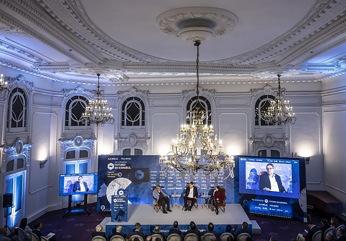 Sesión de Futuro en Español en el Círculo Logroñés durante la edición anterior, con el Premio Cervantes nicaragüense Sergio Ramírez. justo rodríguez Manuel Martín-Loeches.