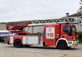 Evacúan a dos personas al hospital afectadas por inhalación de polvo de extintor tras un incendio en un local de Logroño