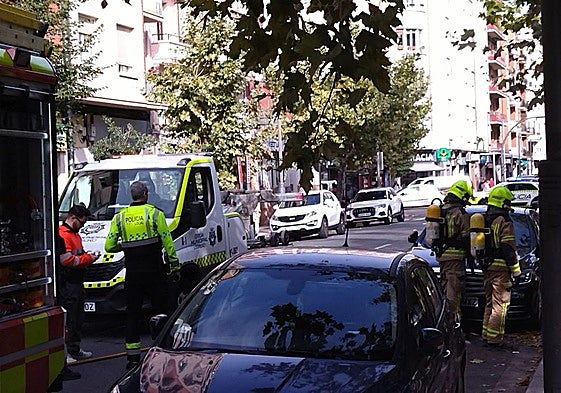 Bomberos y Policía Local de Logroño en una intervención del pasado noviembre.