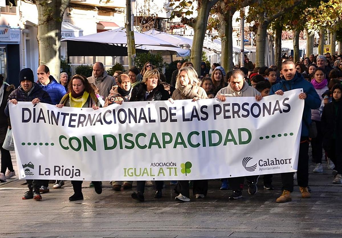 Concentración en Calahorra en apoyo a las personas con discapacidad