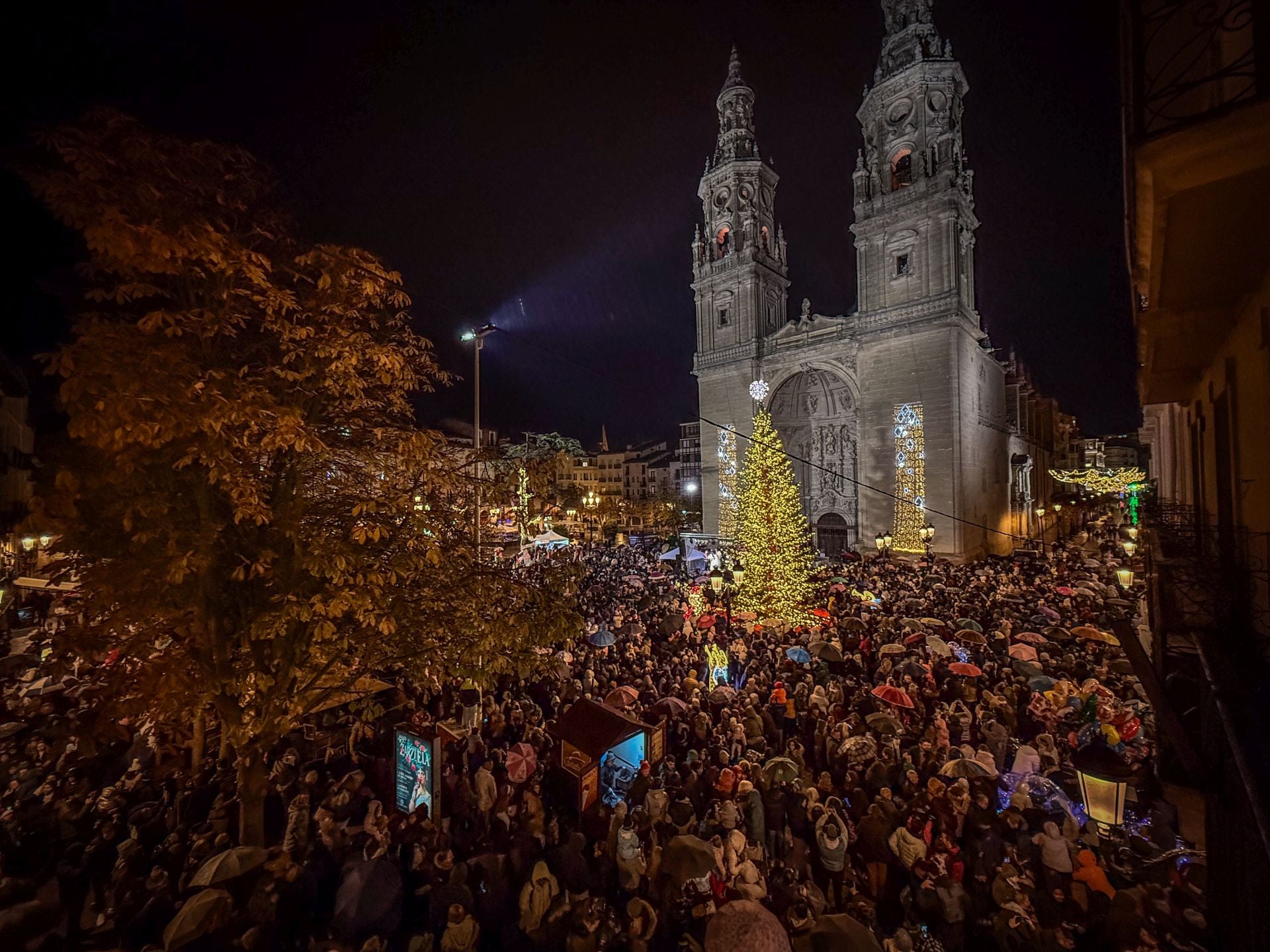 La Navidad se enciende en la plaza del Mercado