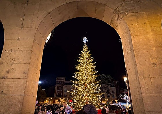 La Navidad se enciende en la plaza del Mercado