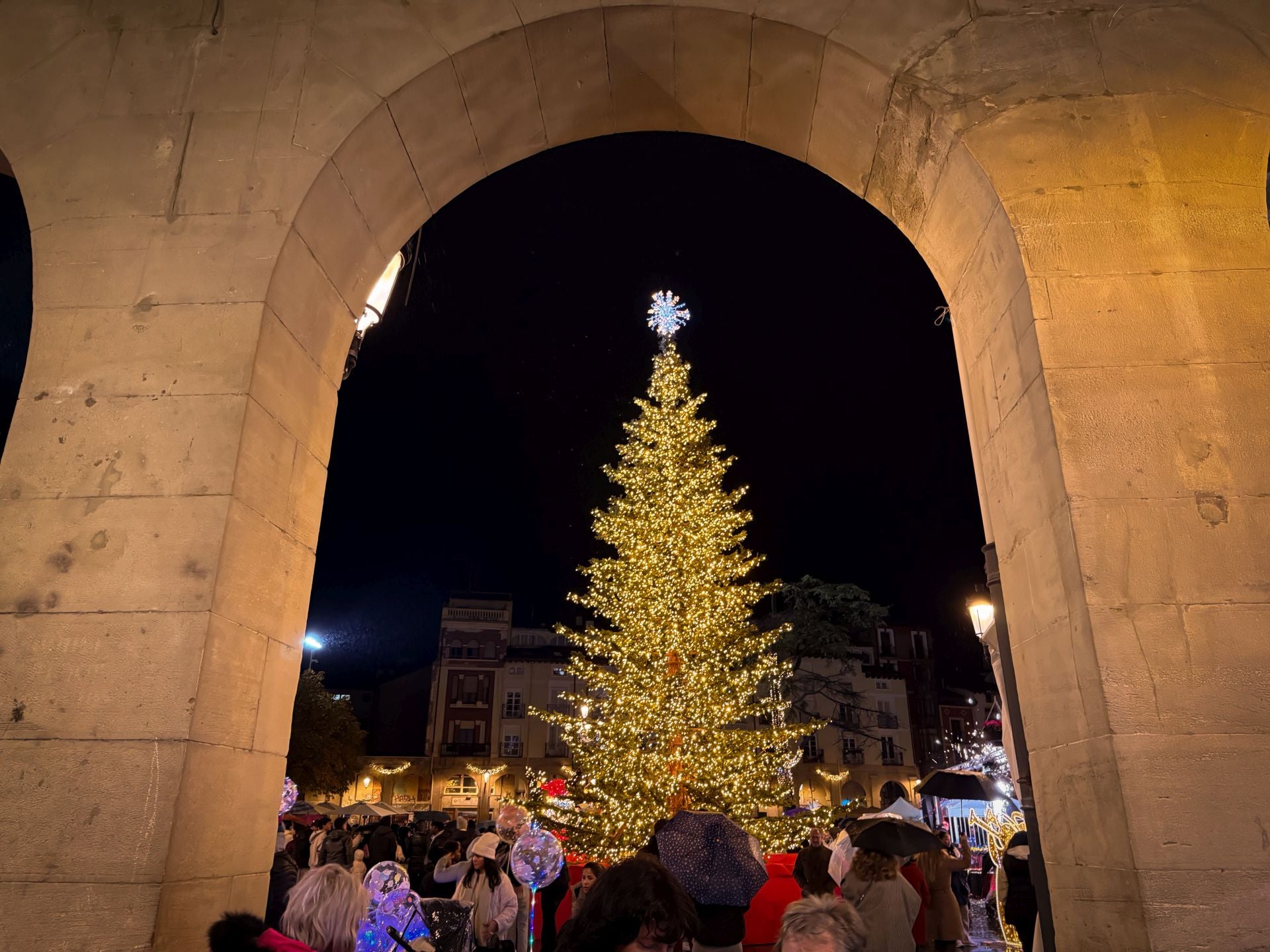 La Navidad se enciende en la plaza del Mercado