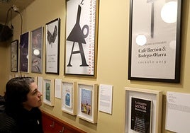 Colección de carteles de las diferentes ediciones del Premio Bodegas Olarra & Café Bretón.