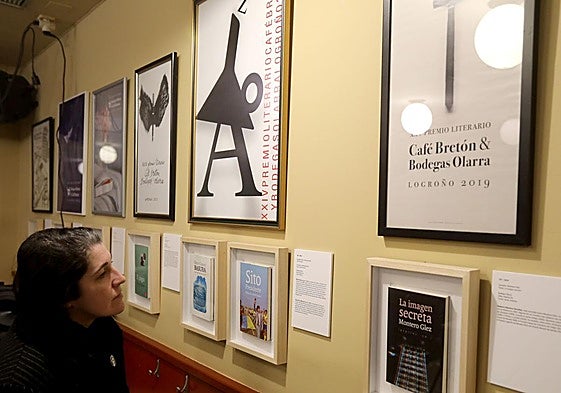 Colección de carteles de las diferentes ediciones del Premio Bodegas Olarra & Café Bretón.