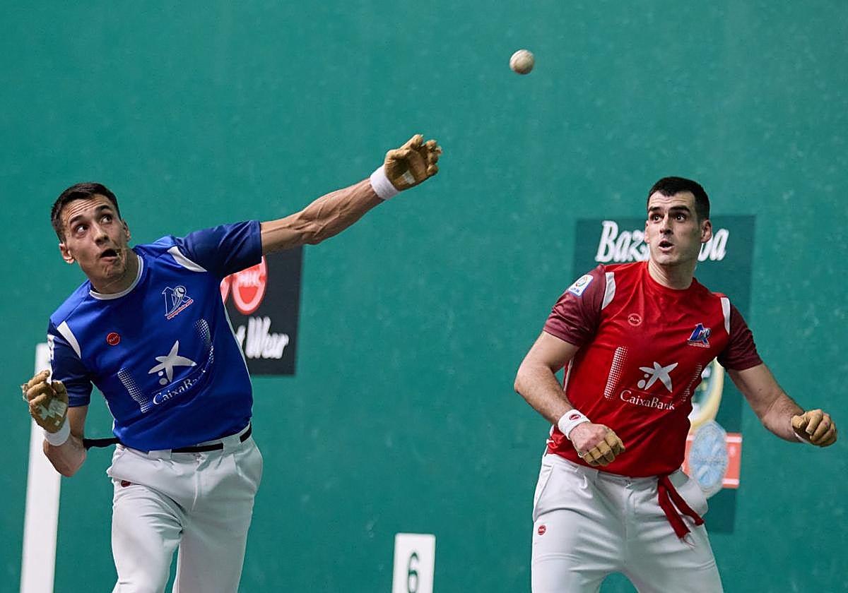 Zabala golpea ante Ezkurdia.