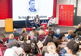 Raúl Ruiz moderó la charla entre Ramón Grosso y José Emilio Amavisca.