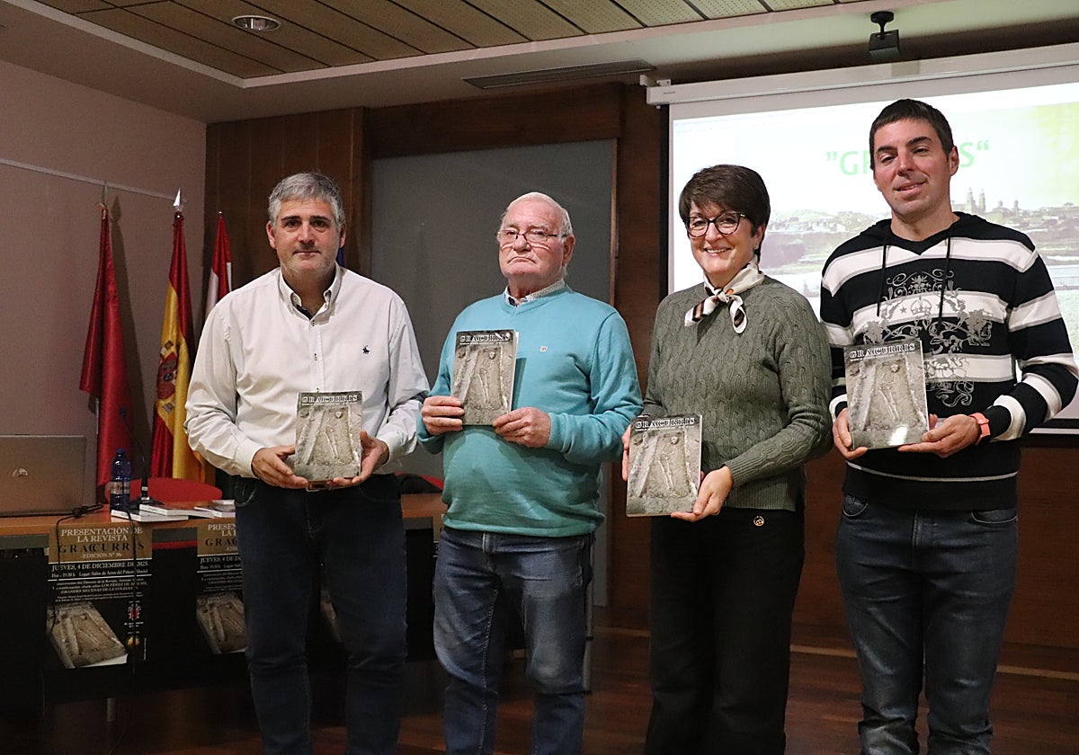 Miguel Ángel Medel y Toño Aguirre, junto al concejal de Urbanismo y la alcaldesa en la presentación.