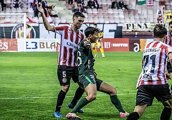 Simón Lecea, durante el partido de Copa del Rey ante el Racing de Santander.