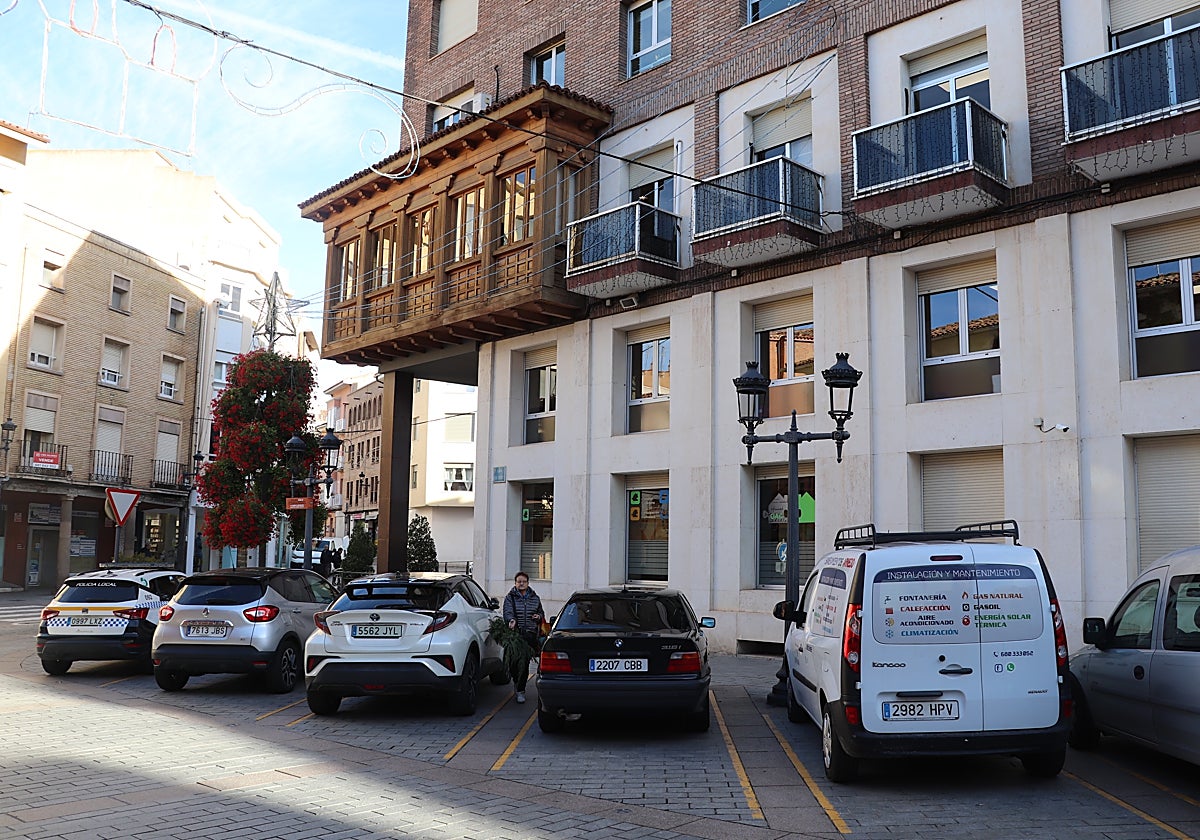 El concejal de IU-Podemos plantea que las plazas para concejales puedan ser usadas por las noches