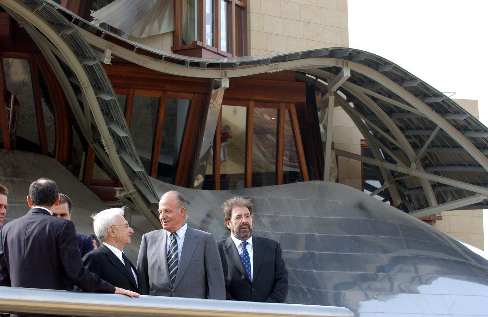 El rey Juan Carlos inauguró la icónica bodega de Rioja de Frank Gehry