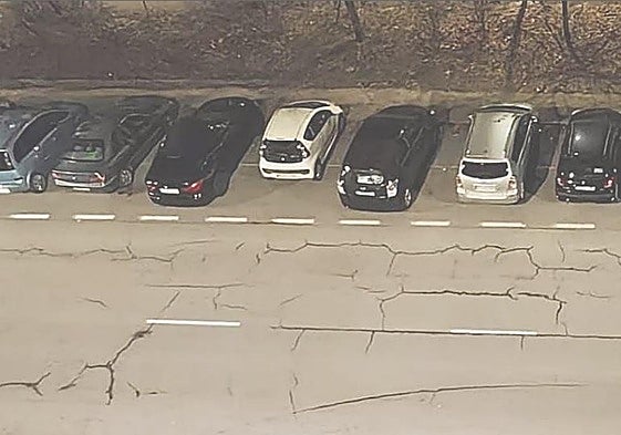 Asfalto agrietado en Lakua