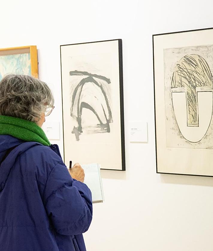 Imagen secundaria 2 - Detalles de la exposición y algunos de sus organizadores y protagonistas.