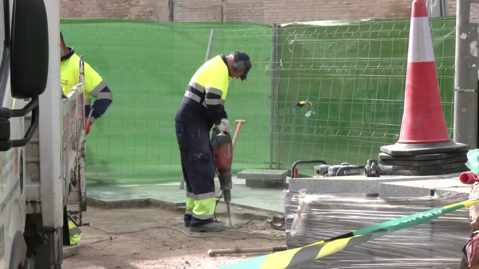 Retiran los resaltes a modo de fuentes de la Plaza de la Encarnación de Sevilla