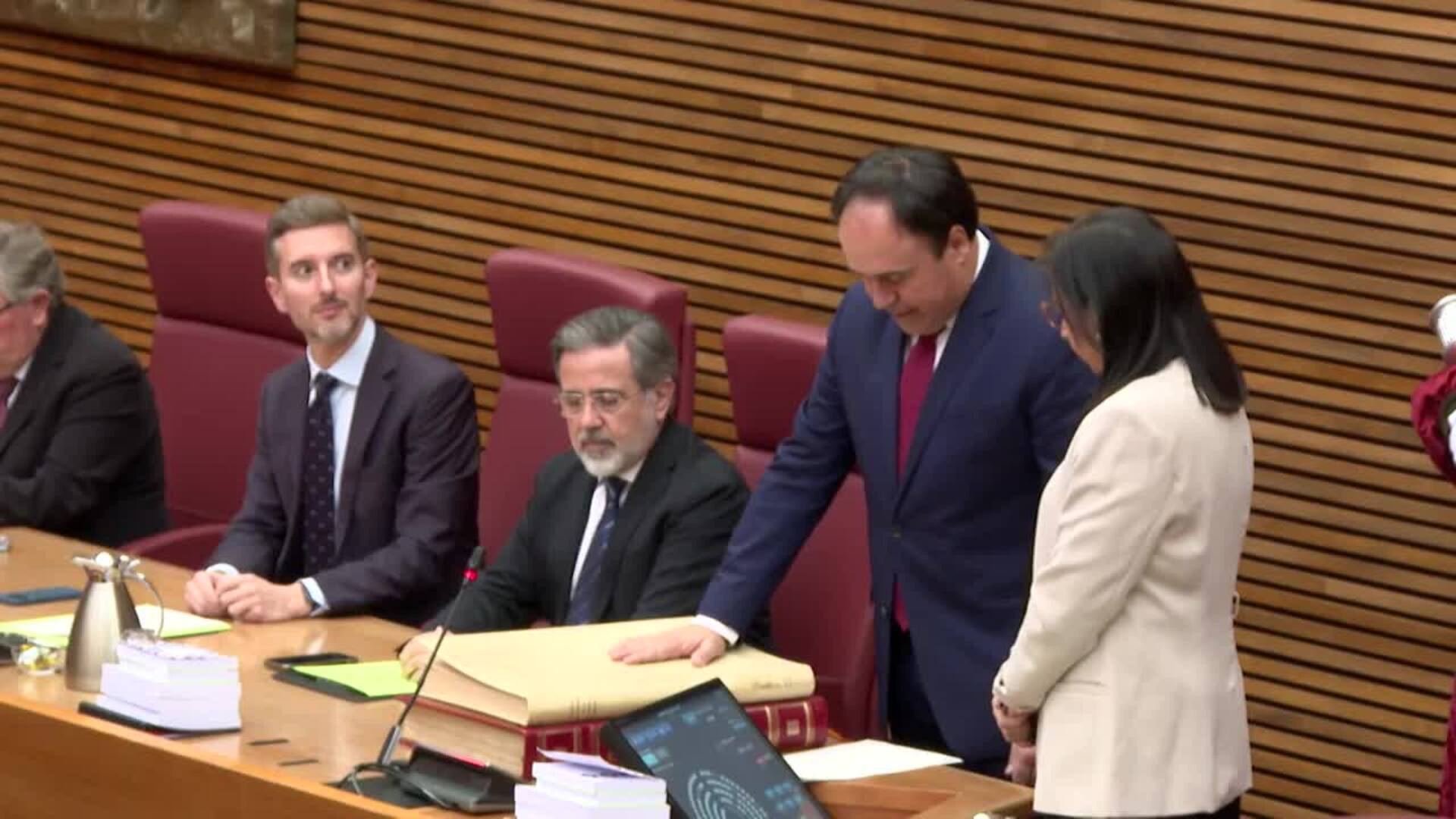 Pérez Llorca ha prometido el cargo como 'president' de la Generalitat en un pleno de Les Corts