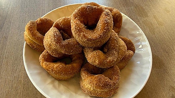 Unas fáciles rosquillas con azúcar y canela