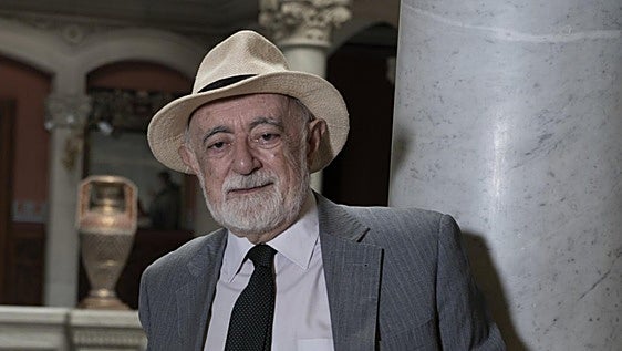 «La Odisea y los clásicos hay que leerlos siempre»