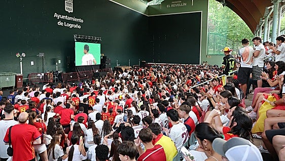 El Revellín se llena de aficionados para el Francia-España