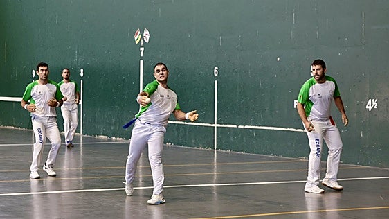 Lara y Jorge Altuzarra ganan en El Revellín