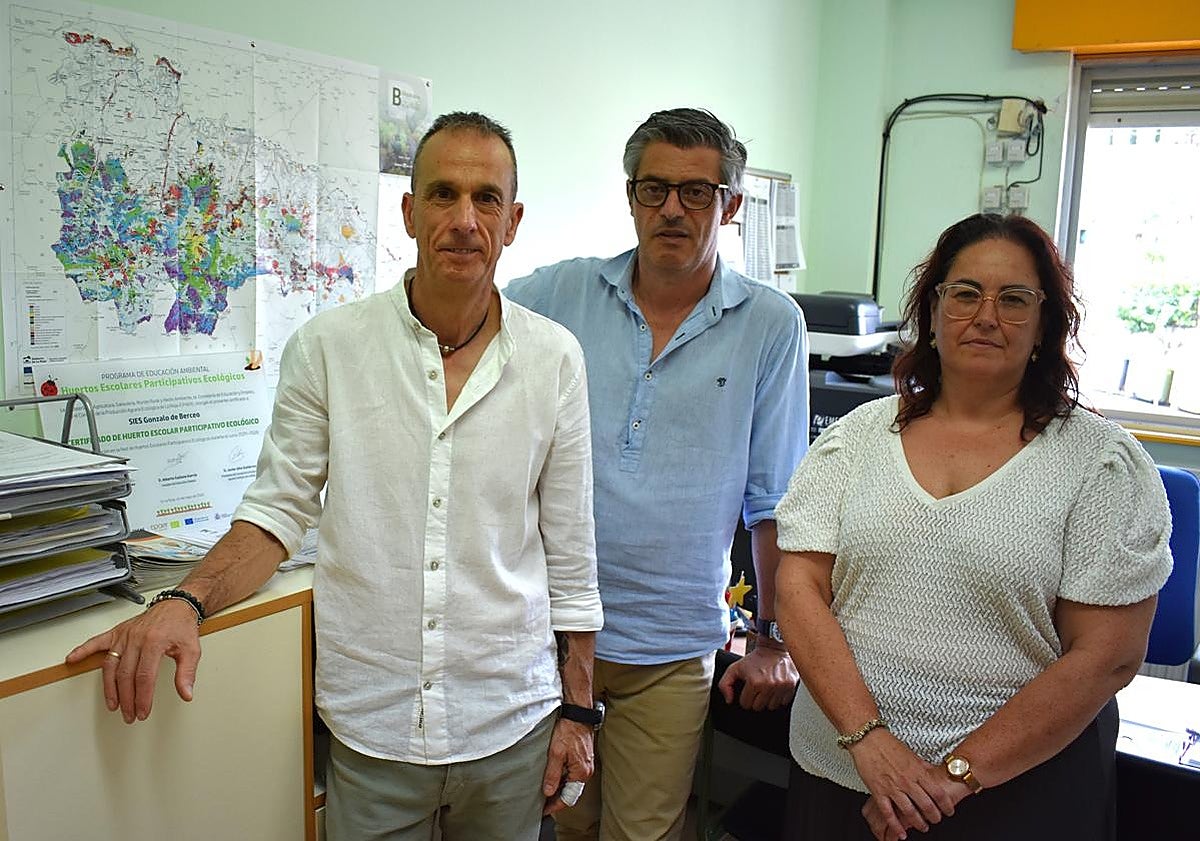 El jefe de estudios del SIES de Cervera, José Antonio Algobia y los orientadores Pablo Marique y Laura García.