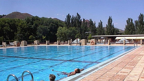Nájera, obligada a cerrar las piscinas tras defecar en ellas un joven