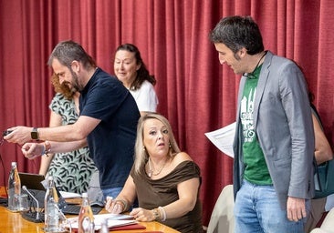 Integrantes del grupo socialista, impulsor de la moci&oacute;n.