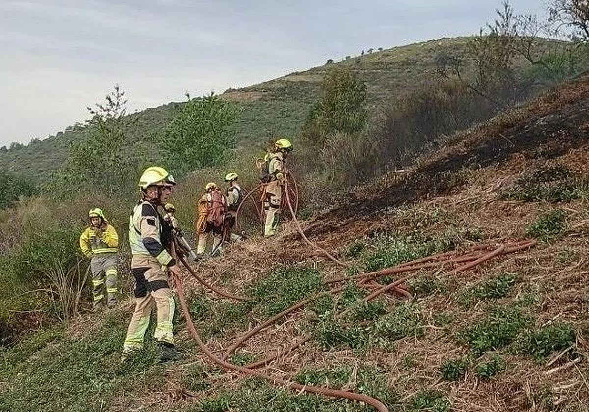 Extinguido el incendio en Ezcaray tras calcinar 0,75 hectáreas