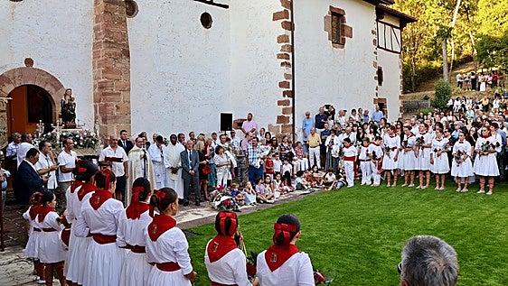 La Virgen de Allende regresa a la ermita rodeada de su gente