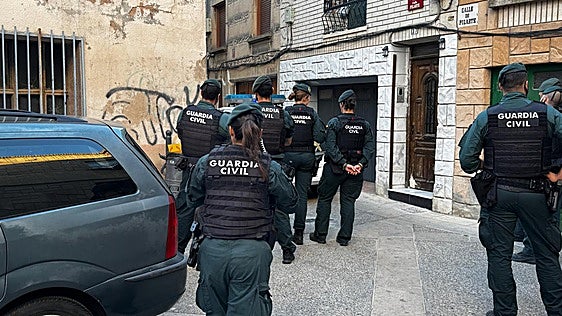 Imagen de la redada en la calle Pilarte.