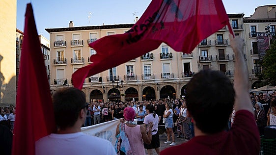Logroño protesta por el desahucio de Maricarmen