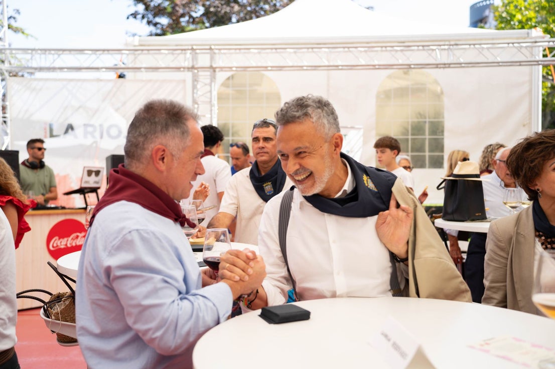 Eloy Madorrán (PSOE) y Conrado Escobar (PP) departieron de forma cordial y agradable.