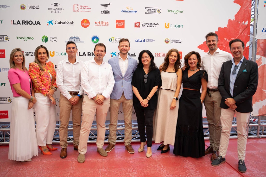 El equipo de CaixaBank con Helena Gil, María González, Alejandro Buzarra, Iñigo Latorre, Andrés Aguirre (director comercial Wealth Management), Mariló Martín, Miriam Ortiz, Natalia Rodríguez Dulín, Arturo Lacalle e Iván Rodero