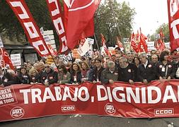 Mendez y Toxo, en la cabeza de la manifestación. / Efe