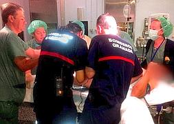 Bomberos evitan amputar un pene atrapado en un tubo