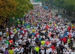 Unas 12.000 personas toman parte en la carrera que se celebra en Madrid.