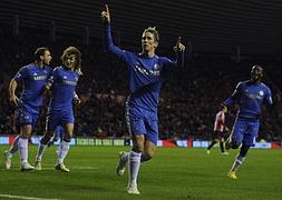 Torres celebra uno de sus dos goles con el Chelsea. / Ap