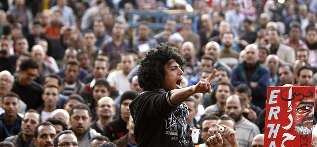 Manifestantes en las calles de El Cairo. / Mohamed Abd El Ghany (Reuters)