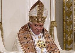 Benedicto XVI durante una Misa en el Vaticano el pasado enero./ Archivo