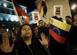 Concentración en recuerdo a Hugo Chávez en Madrid. / Susana Vera (Reuters)